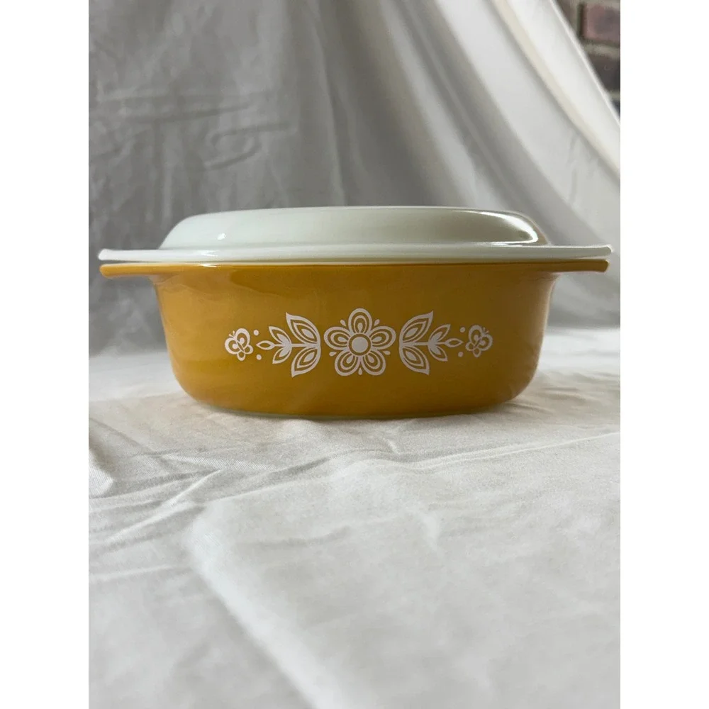 Pyrex Butterfly Gold 043 Oval Casserole Dish with Lid 1.5 QT Yellow Vintage MCM